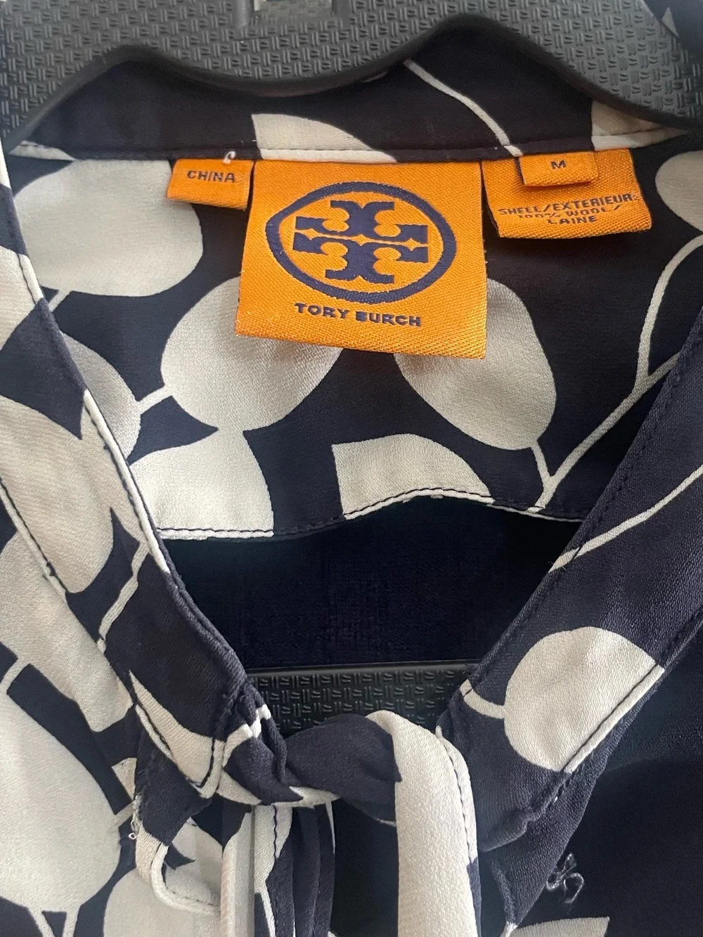 Tory Burch Ribbed Knit Sweater Size Medium Wool Short Sleeve Neck Tie Preppy